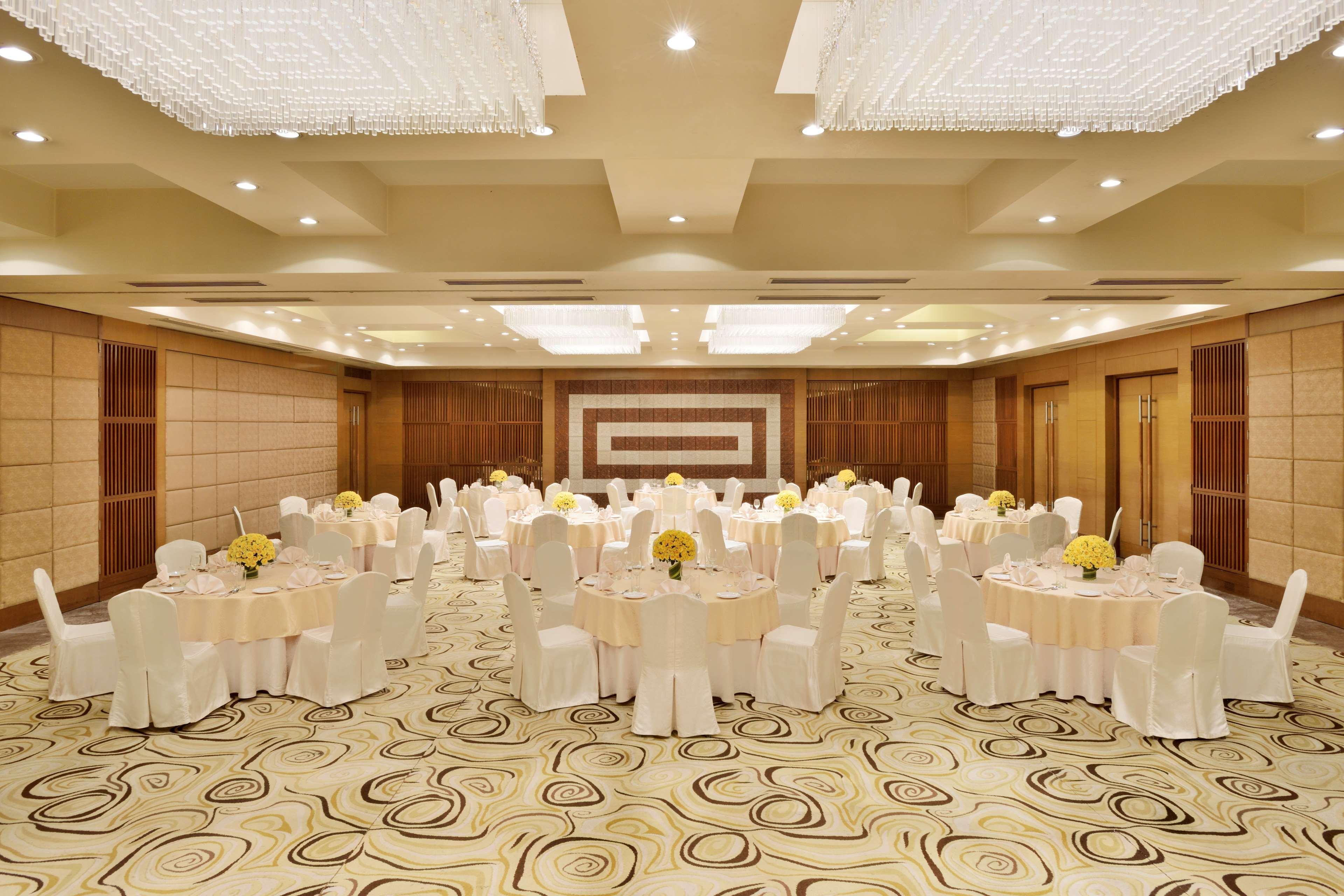 Radisson Blu Hotel, Indore Exterior foto