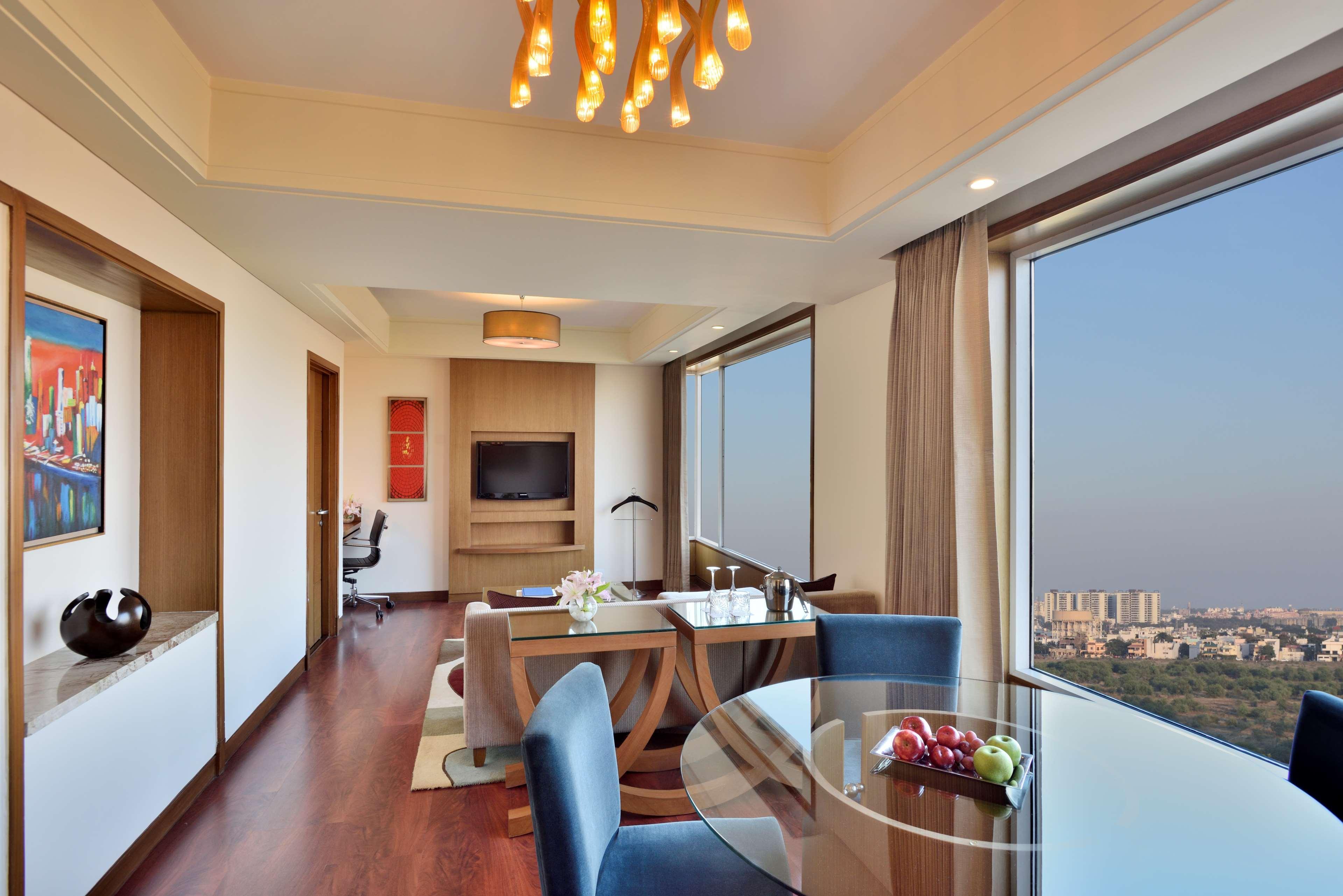 Radisson Blu Hotel, Indore Exterior foto