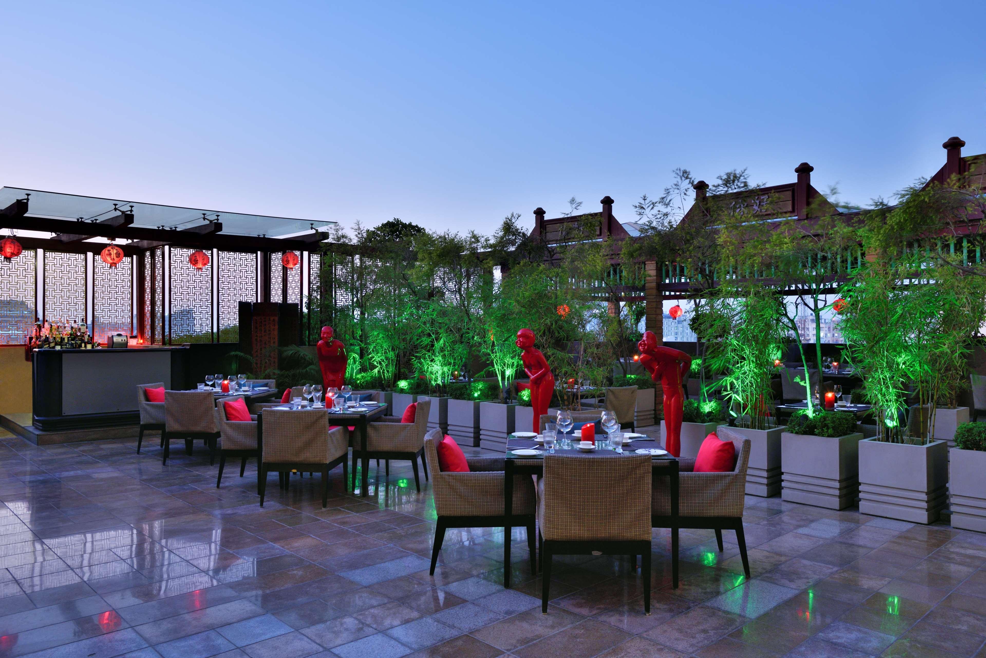 Radisson Blu Hotel, Indore Exterior foto