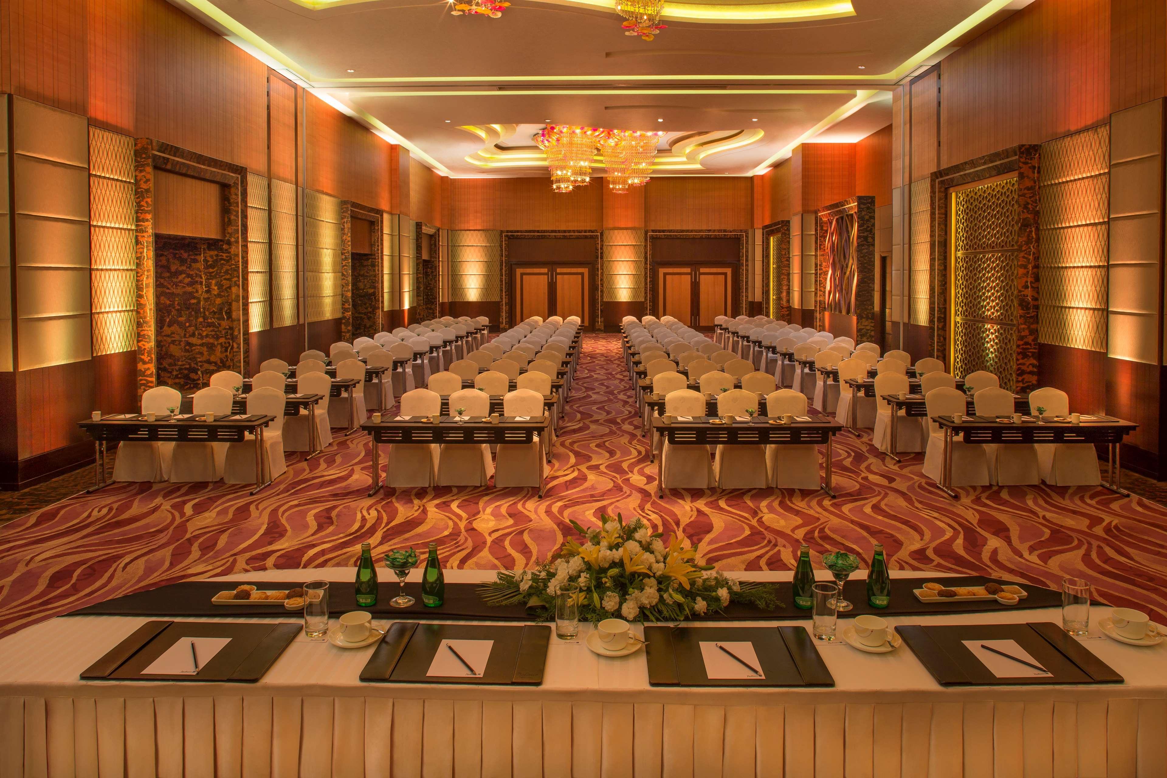 Radisson Blu Hotel, Indore Exterior foto