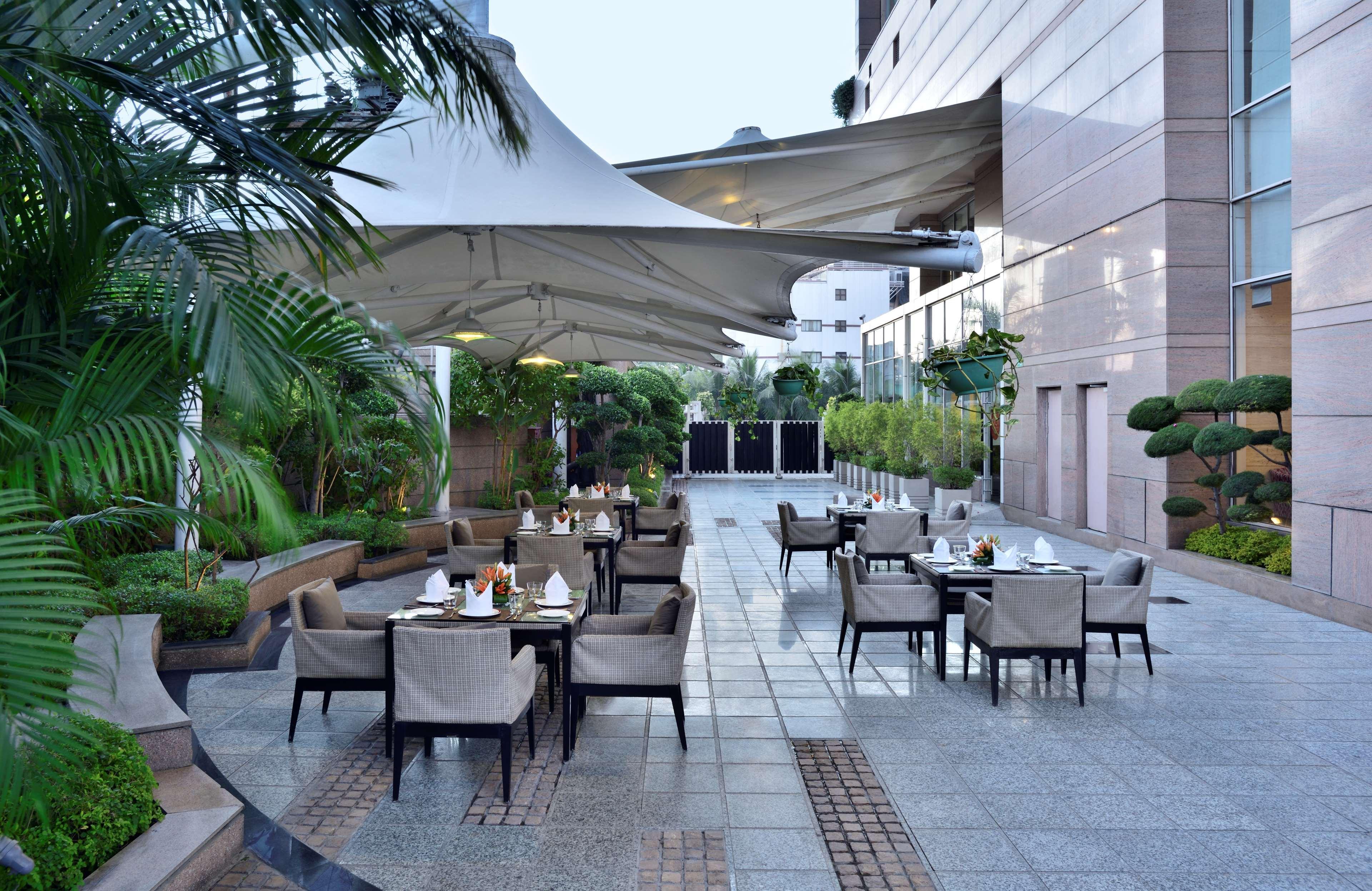 Radisson Blu Hotel, Indore Exterior foto