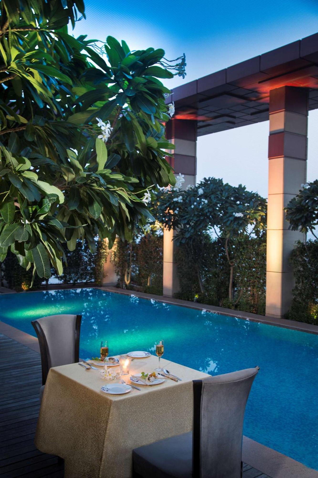 Radisson Blu Hotel, Indore Exterior foto