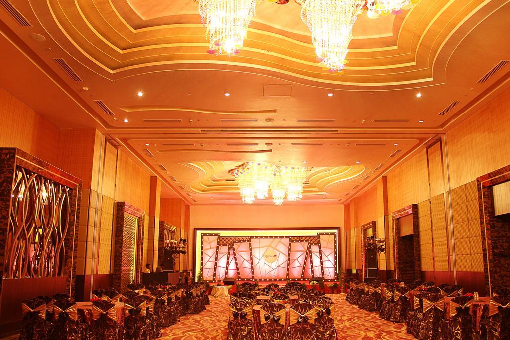 Radisson Blu Hotel, Indore Exterior foto